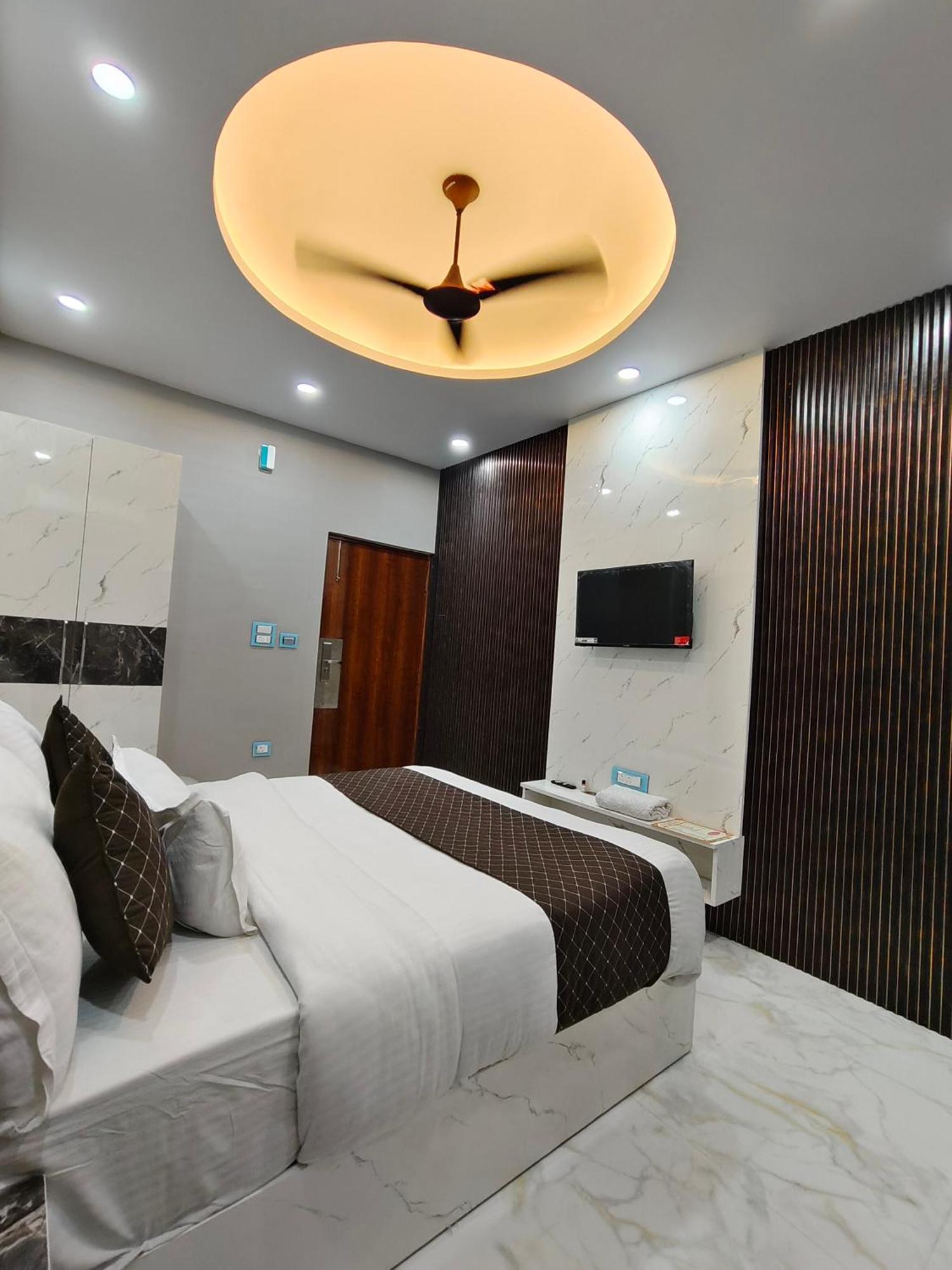 Hotel New Imperial กาเซียบัด ภายนอก รูปภาพ