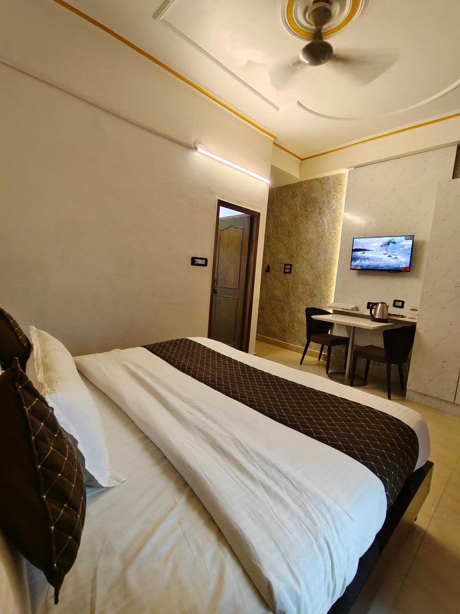 Hotel New Imperial กาเซียบัด ภายนอก รูปภาพ