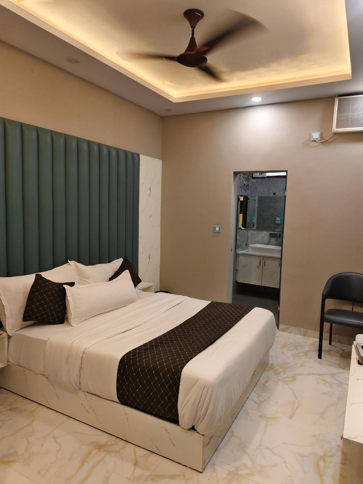 Hotel New Imperial กาเซียบัด ภายนอก รูปภาพ