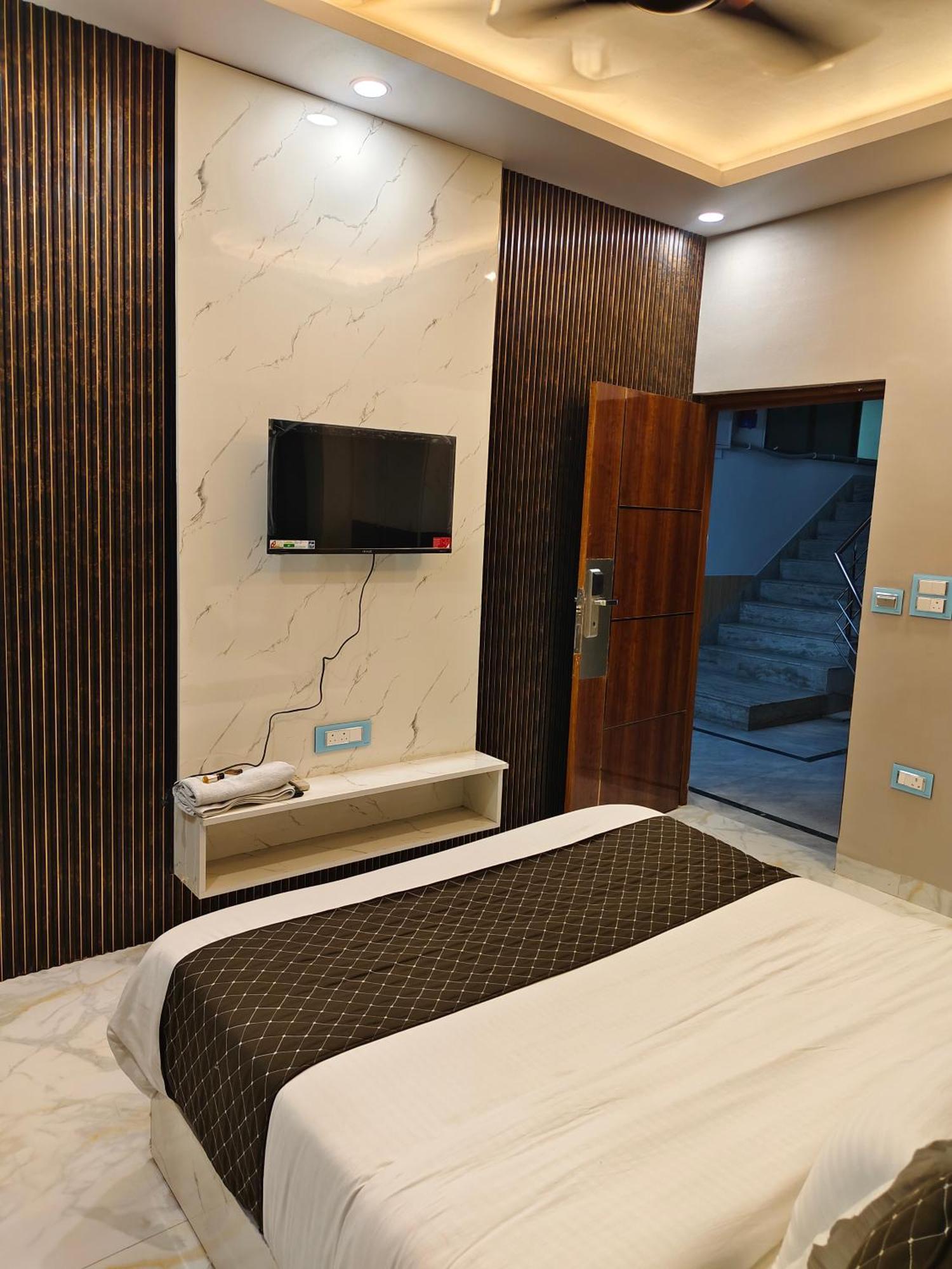 Hotel New Imperial กาเซียบัด ภายนอก รูปภาพ